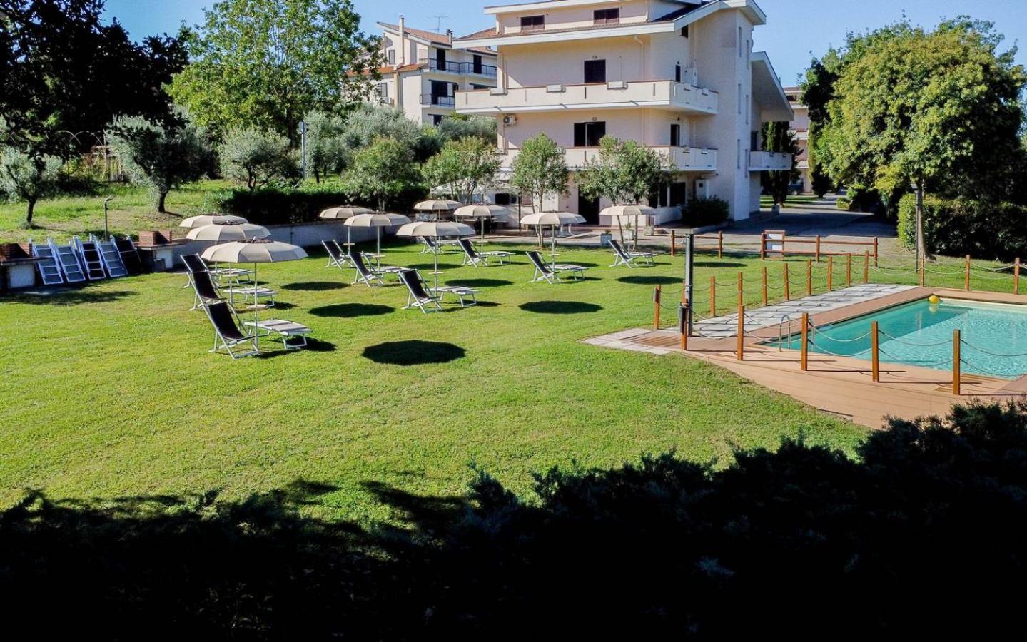 Livingapple Apartment Scauri  Exterior foto